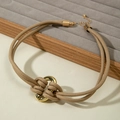 Vue détaillée du collier en corde tressée kaki avec noeud doré et anneau métallique - Style Anneau Kaki Or (30627-nek-khaki-1-EP)