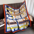 Pañuelo de seda con estampado ecuestre sobre sofá de cuero y accesorios de lujo - Azul (HSM-49)