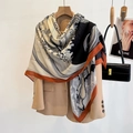 Scialle di seta con onde Ukiyo-e in crema e nero su un blazer beige elegante - 130*130cm / WS-14-Grigio