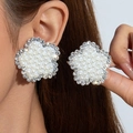 Orecchino a fiore con perle bianche e bordo in strass scintillanti per donna - Stile Fiore Bianco (29376-2-white)