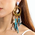 Pendientes de aro dorados con coral turquesa y colgante de concha marina natural - Estilo Coral Azul Patrón Mármol (29405-2-blue)