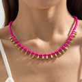 Collier ras du cou bohème en perles rose vif avec pendentifs gouttes d'eau dorées - Rose Fuchsia (29892-nek-rose)