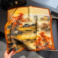Carré en soie 100% mûrier avec peinture de paysage chinois et motifs de feuilles d'érable - 53*53cm / Impression de Paysage Jaune