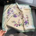 Foulard quadrato in seta con motivo floreale e bordo verde, moda donna per il 2025 - ZS-554-Fiori Bianchi / 53*53cm