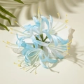 Pince à cheveux fleur de Lycoris bleu clair imprimée en 3D avec pétales réalistes - Lycoris Bleu Clair (30011-blue)