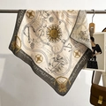 Elegante foulard in seta con stampa nautica, ancore e bussole su raffinato sfondo crema - 68x68cm / Stampa Nautica Beige