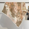 Foulard en soie vintage français avec imprimés tigre et palmier suspendu verticalement - Architecture Rétro Kaki (FW-133)