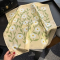 Pañuelo de seda de mora premium con elegante estampado floral de margaritas en champán - Pañuelo de cuello / Amarillo