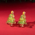 Dettaglio di orecchini ad albero di Natale in resina con scaglie colorate su sfondo rosso - Stile Albero di Natale Trasparente Glitterato (30476-ear-gre-1)