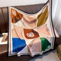 Zweiseitiges quadratisches Seidentuch mit Kontrastdruck und geometrischen Mustern - 90*90cm / Reisrosa