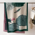 Detail van artistieke olieverfschilderij sjaal met lotusmotieven en zijden textuur - Chinese Inkt Lotus Stijl (YH-70-Green Edge)