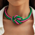 Collier à nœud tressé tendance en cordon de fibres rose néon et vert émeraude - Style Grand Nœud Rose Vert (30161-nek-gr-A)