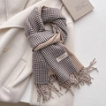 Sciarpa classica pied de poule con dettagli di frange su uno sfondo di cappotto beige - 42*206cm / Cachi