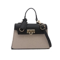 Elegante borsa Kelly beige intrecciata con patta in pelle nera e fibbia d'oro - Nero (Patchwork Tela)