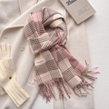Sciarpa a quadri rosa e beige con nappe in morbido stile cashmere per l'autunno-inverno - Rosa