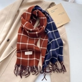 Sciarpa a quadri reversibile color caramello e blu navy con lunghe frange invernali - Caramello Giuntato Blu Notte (FYR-162-Caramello) / Quadri Caramello