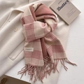 Sciarpa a quadri rosa e bianco in finto cashmere con nappe ed etichetta tessuta - Rosa Antico