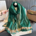 Elegante bufanda larga verde oscuro con rayas verticales de lurex dorado para mujer - Verde