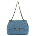 Borsa hobo in denim trapuntato azzurro con tracolla a catena dorata e chiusura girevole - Azzurro