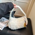 Sac à main blanc en peluche avec anse tressée et pendentif en perles colorées - Sans Pendentif / Blanc