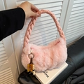 Sac à main en peluche rose avec anse en cuir tressé et accessoire en perles colorées - Sans Pendentif / Rose