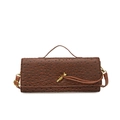 Sac baguette marron à texture autruche avec fermoir doré et bandoulière réglable - Marron