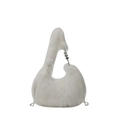 Borsa a mano in finta pelliccia bianca con catena d'argento e perline a cuore - Taglia unica / Bianco