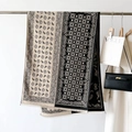 Langer Winterschal mit beigefarbenem und schwarzem Paisle Paisley-Muster für Damen - 66*186cm / Schwarz Gespleißt