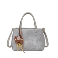 Borsa a secchiello vintage grigia con texture argento e ciondolo a orsetto - Grigio (Con Ciondolo)
