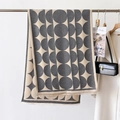 Minimalistischer geometrischer Schal in Grau und Beige mit Punkten und Fransen - 66*186cm / Grau (GSJ-384-Grau)