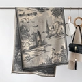 Detail eines Schals im Ölmalerei-Stil mit Toile-de-Jouy-Druck und feinen Fransen - Grau