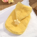Dettaglio felpa gialla per animali con stella di peluche sul cappuccio e calda texture - XS (Torace 30cm Schiena 20cm) / 550 Gilet con Cappuccio Stella Gialla (Pile Ispessito)