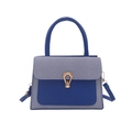 Borsa a tracolla blu navy con patchwork a righe bianche e fibbia a ferro di cavallo - Blu