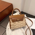 Brown leather and beige faux fur handbag with heart texture and gold twist lock - Basic Style / Brown