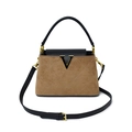 Gesteppte Handtasche aus schwarzem Leder und braunem Wildleder mit goldenem V-Logo - Khaki