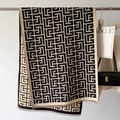 Winter-Schal aus Kaschmirimitat mit schwarz-beigem Labyrinth-Muster und Fransen - 66*186cm / Schwarz (GSJ-175-Schwarz)