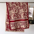 Detail eines rot-beige bedruckten Schals mit weichem Fransensaum für Herbst und Winter - Rot (GSJ-188-Rot)