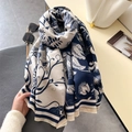 Elegante scialle da donna con stampa floreale blu, motivi a vite e frange con nappine - 66*186cm / Blu navy