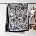 Eleganter Schal mit Vintage-Blumenmuster, Kolibri-Print und feinen Quastenrändern - Marineblau
