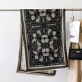 Detail von Paisley- und Elefanten-Jacquardmuster auf schwarzem Boho-Schal mit Fransen - 66*186cm / Schwarz