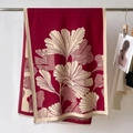 Sciarpa invernale spessa bordeaux da donna con elegante motivo a foglia di ginkgo beige e frange - Rosso