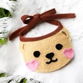 Detail eines süßen braunen Bären-Haustier-Lätzchens mit Stickerei für kleine Hunde - Größe M (Hals ca. 35cm) / Brauner Bär