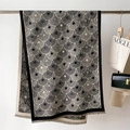 Detail of thick black and white shawl with sunburst pattern and fringe trim finish - 66*186cm / Natural With Black Edge