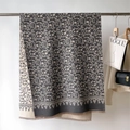 Dettaglio di sciarpa reversibile in finto cashmere con motivi floreali e frange sottili - Stile Floreale a Vite Grigia (GSJ-290-灰色)