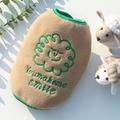 Detail der khakifarbenen Fleece-Hundeweste mit grüner Paspel und Schaf-Stickerei - S / Khaki (Grüne Wolke)