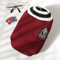 Gilet en tricot bordeaux pour animaux avec badge brodé style académique pour chiens - 5XL / Bordeaux