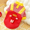 Detail eines gestreiften Haustier-Hoodies mit Pommes-Motiv und D-Ring für die Leine - XS / Zweibeiniges Hemd - Rot Gestreifte Pommes Frites