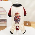 Dettaglio tuta per animali con stampa orsetto e anello a D per attacco del guinzaglio - 3XL / Crema con maniche rosso vino