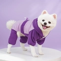 Dettaglio tuta impermeabile viola per animali con coulisse regolabile sul retro - XS / Viola Chiaro & Viola Profondo