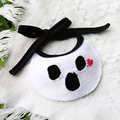 Bavoir blanc pour animaux motif fantôme mignon avec cœurs roses et rubans noirs - M / Bavoir fantôme blanc